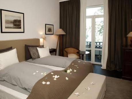 אלבנה Hotel Oasis מראה חיצוני תמונה