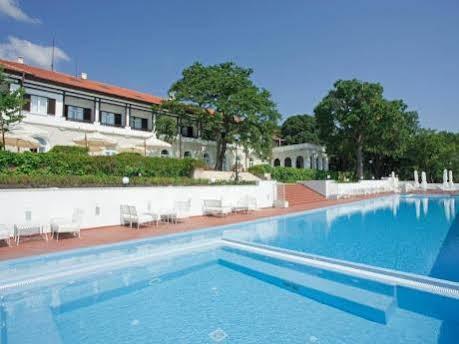 אלבנה Hotel Oasis מראה חיצוני תמונה