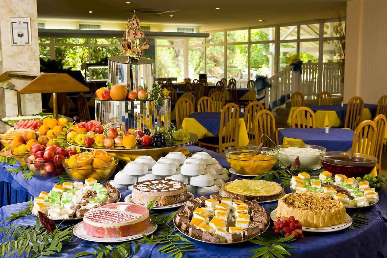 אלבנה Hotel Oasis מראה חיצוני תמונה