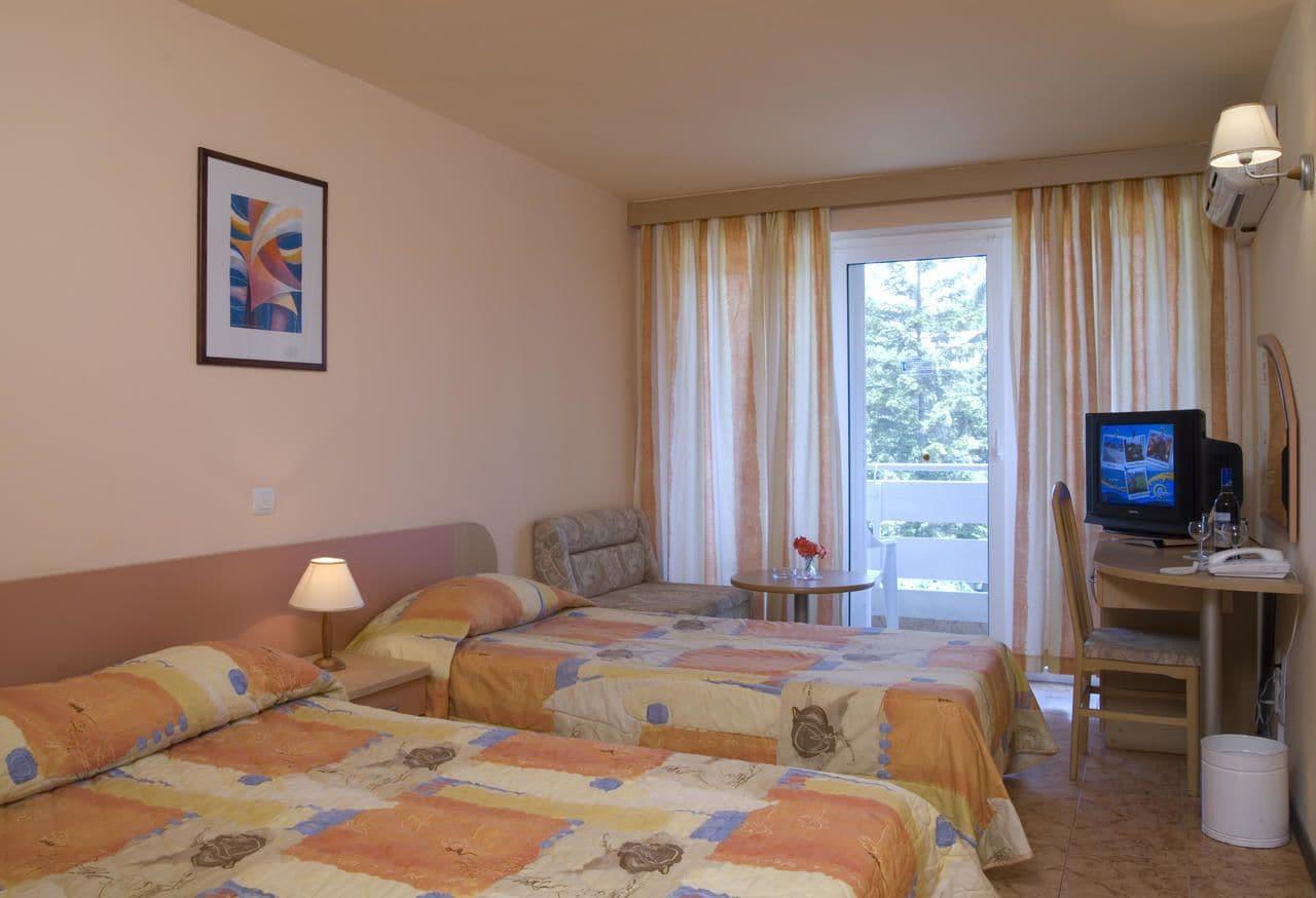 אלבנה Hotel Oasis מראה חיצוני תמונה