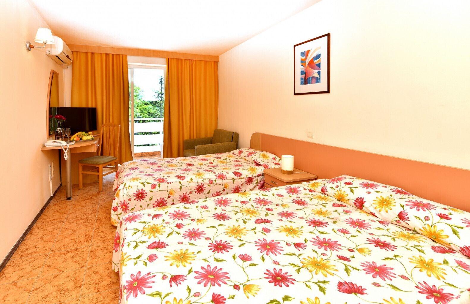 אלבנה Hotel Oasis מראה חיצוני תמונה