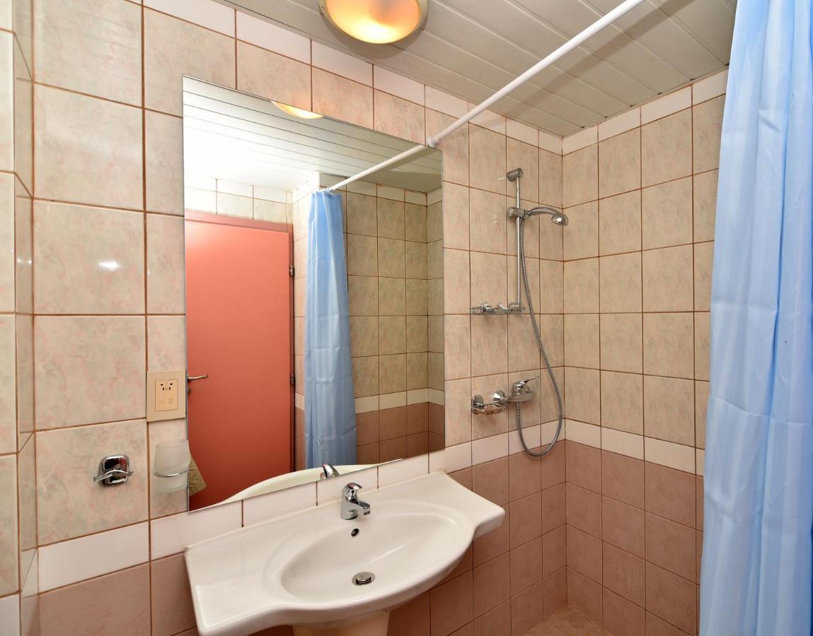 אלבנה Hotel Oasis מראה חיצוני תמונה