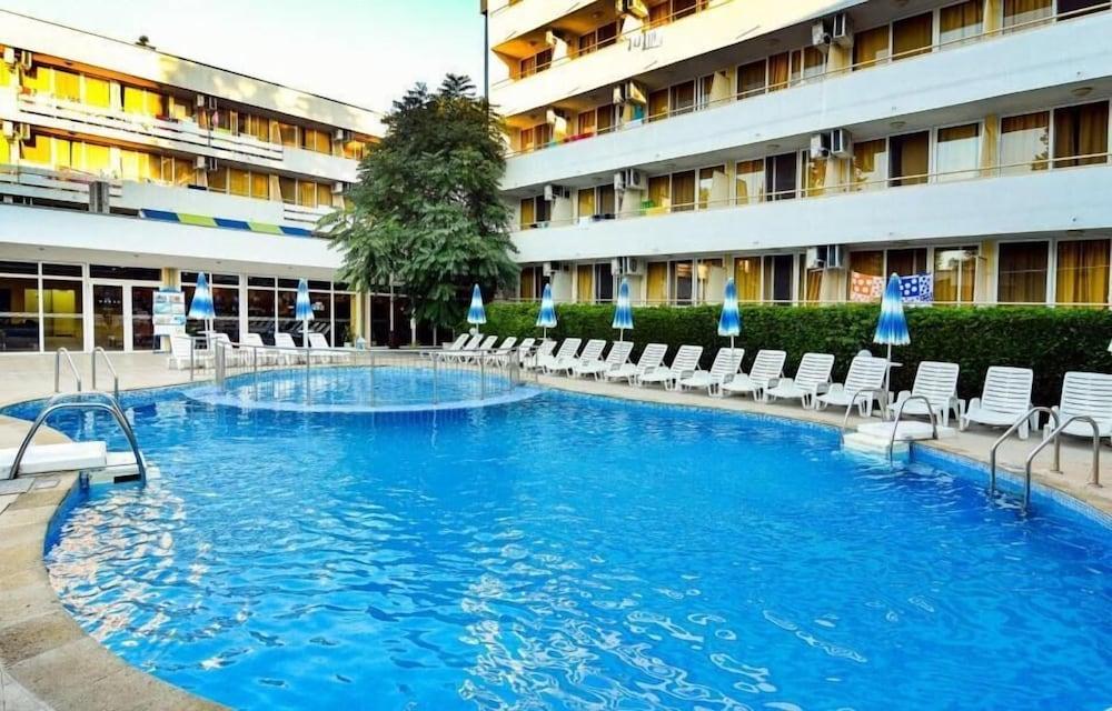 אלבנה Hotel Oasis מראה חיצוני תמונה