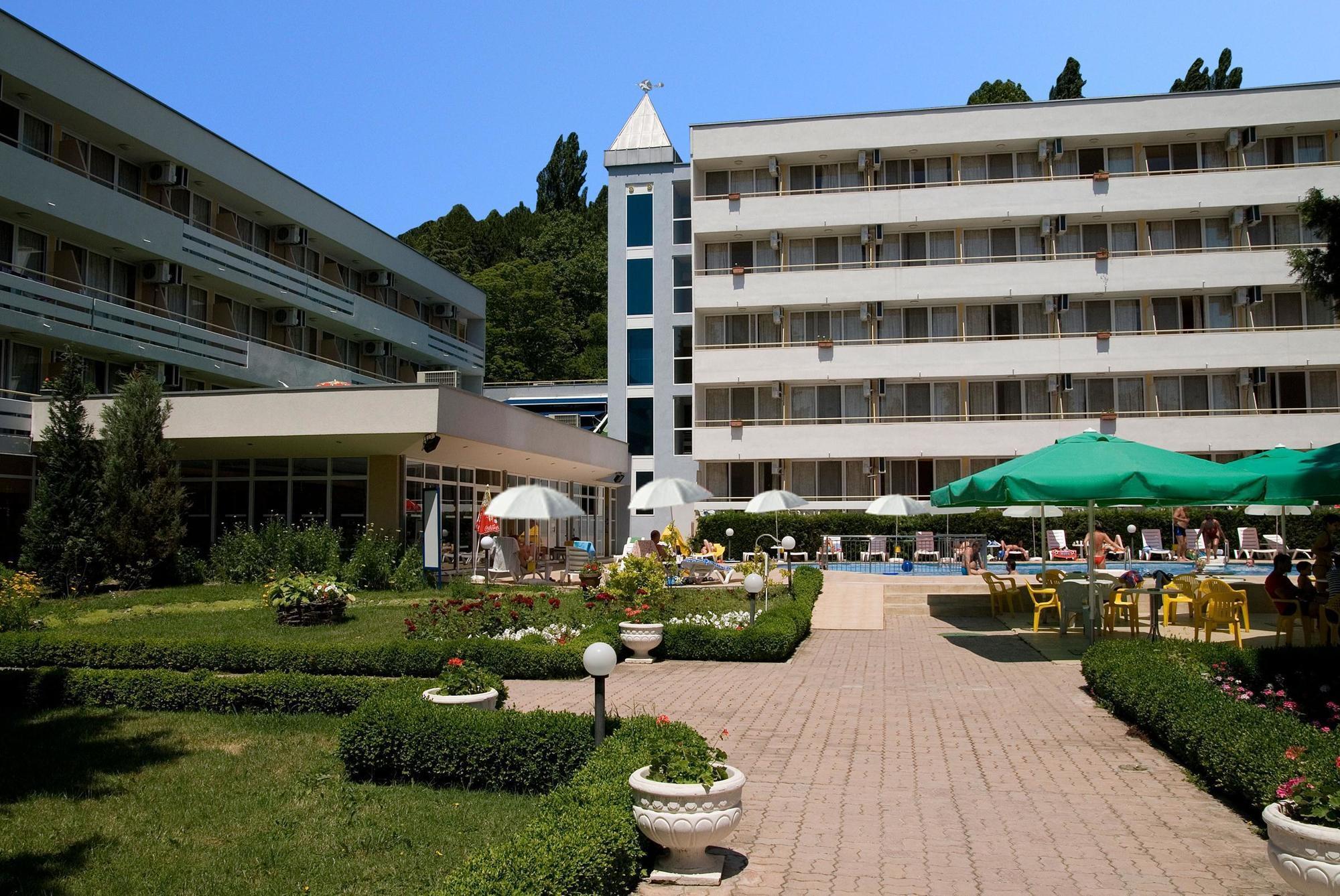 אלבנה Hotel Oasis מראה חיצוני תמונה