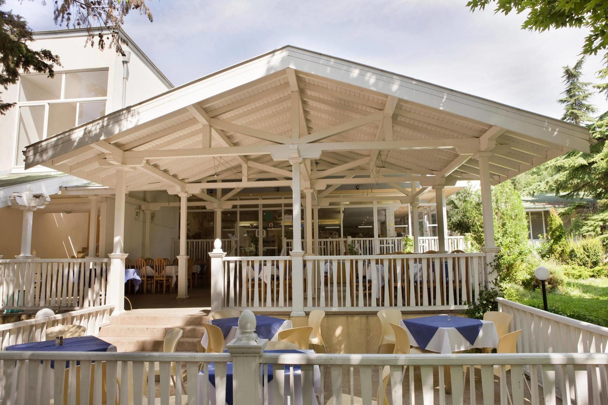 אלבנה Hotel Oasis מראה חיצוני תמונה
