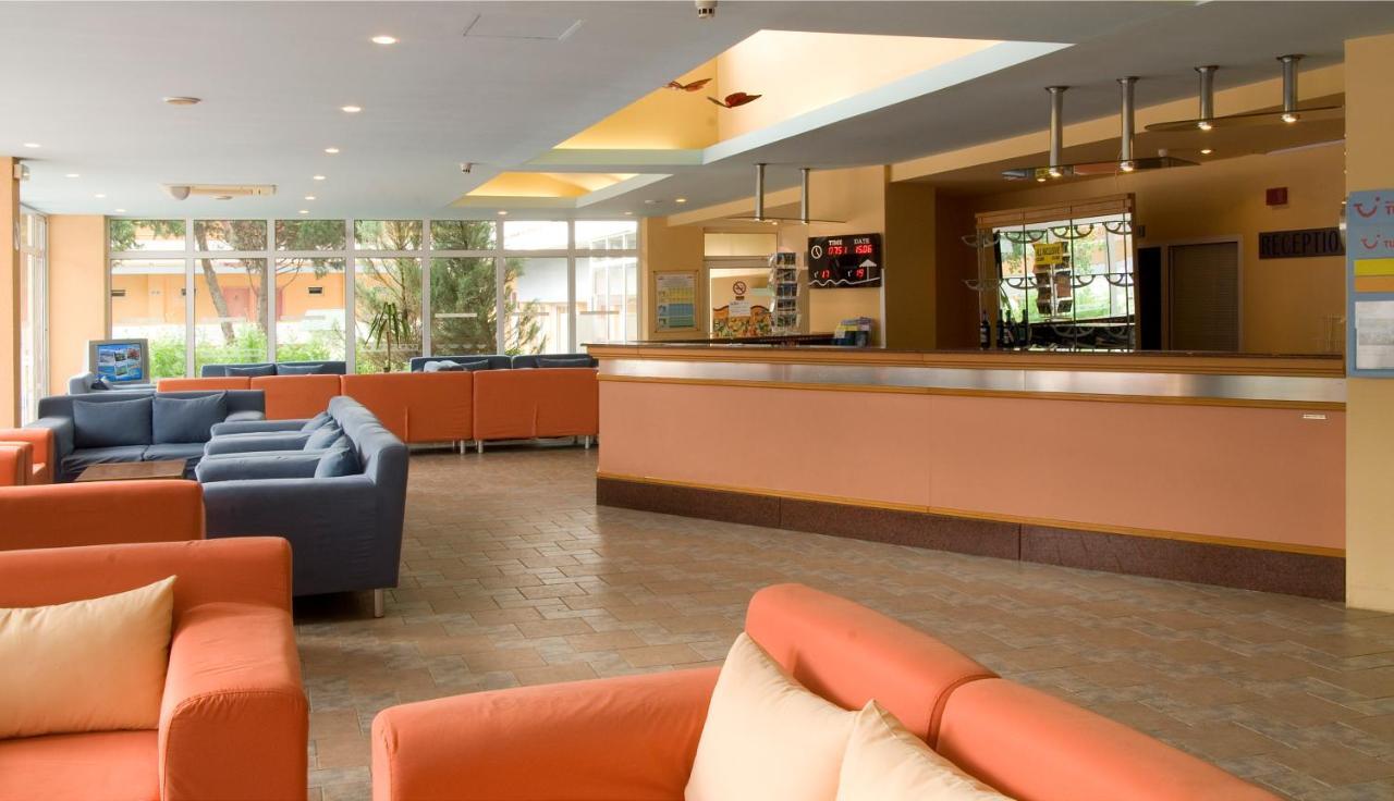 אלבנה Hotel Oasis מראה חיצוני תמונה